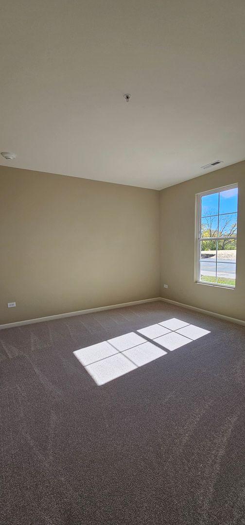 Building Photo - 1 Bedroom, 1 Bathroom, Mid, First floor, A...