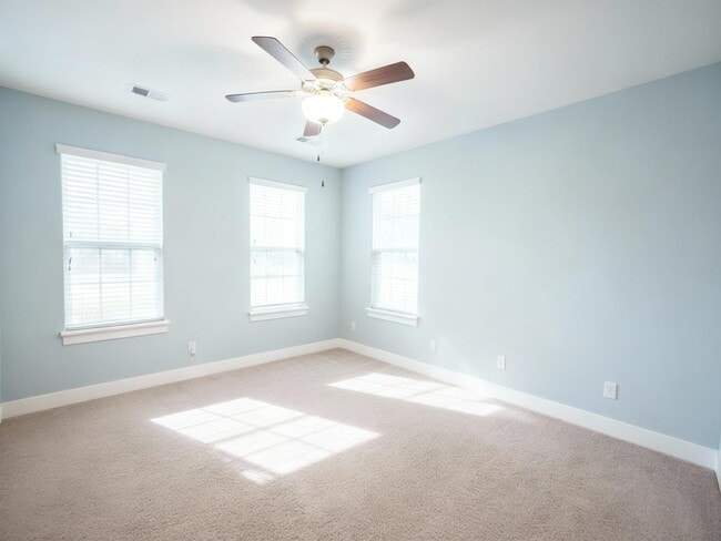 Building Photo - 313 Oak Bend St