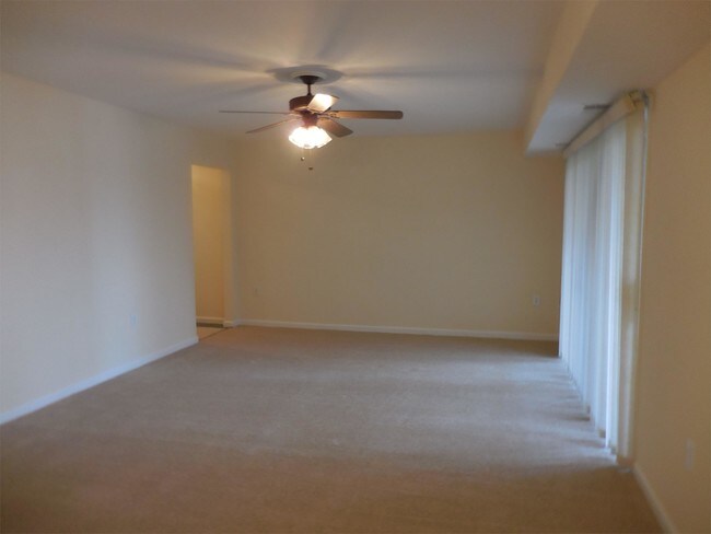 Building Photo - Concord Cove Apartments - 1122-11D