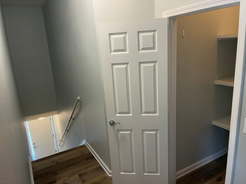 Building Photo - 10075 Gate Pky N