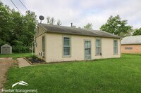 Building Photo - Charming Home  in a Quiet Community!