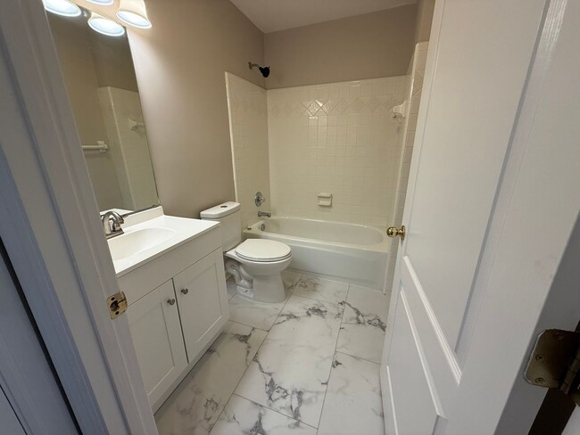 Building Photo - NE Tallahassee Home in Top School District