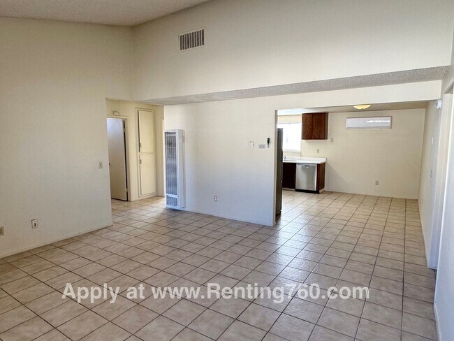 Building Photo - Spacious 2 Bed 1 Bath Home With Indoor Laundry Room