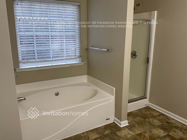 Building Photo - 5411 Skylar Creek Ln NE