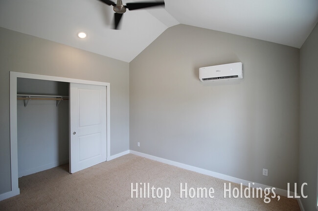 Building Photo - 4 Iron Oak Ln