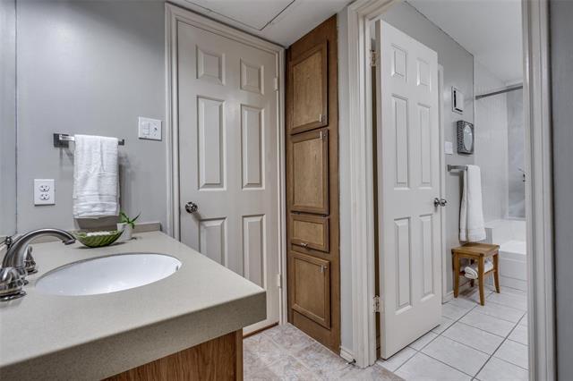 Building Photo - 16301 Ledgemont Ln