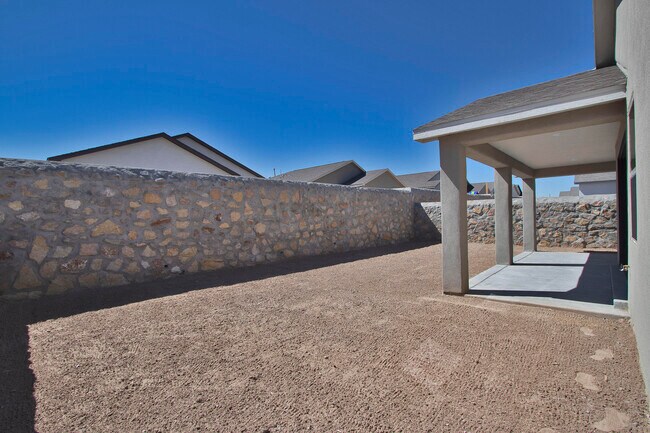 Building Photo - 729 C. Escondida