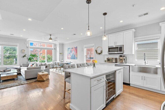 Primary Photo - 61 Bleecker St