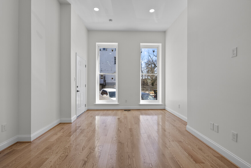 Building Photo - 530 N Carrollton Ave