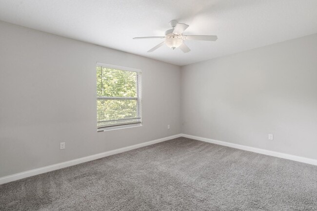 Building Photo - 5005 Devils Glen Rd