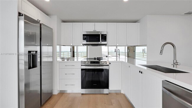 Building Photo - 555 NE 34th St