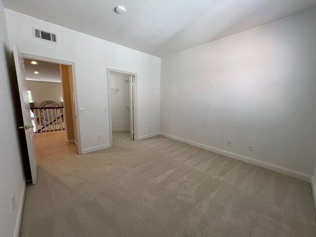 Building Photo - Room for Everyone: Meticulously Maintained 5-Bedroom Estate