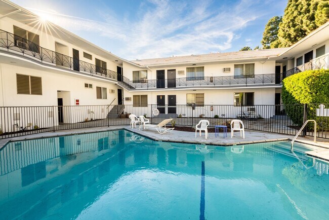 Building Photo - Hollywood Apartments