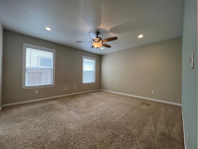 Building Photo - Charming 3 bed 2 bath home with oversized 2 car garage in Humboldt Hill