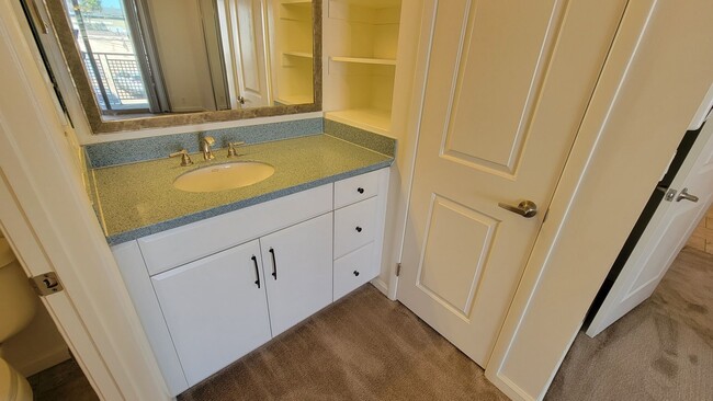 Building Photo - MOVE-IN SPECIAL: 1/2 off 1st month's rent! 2bd 2 ba Condo w/Garage