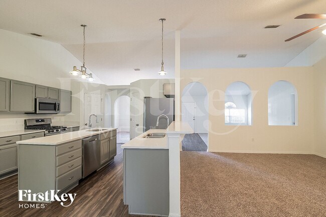 Building Photo - 12411 Glenn Hollow Dr