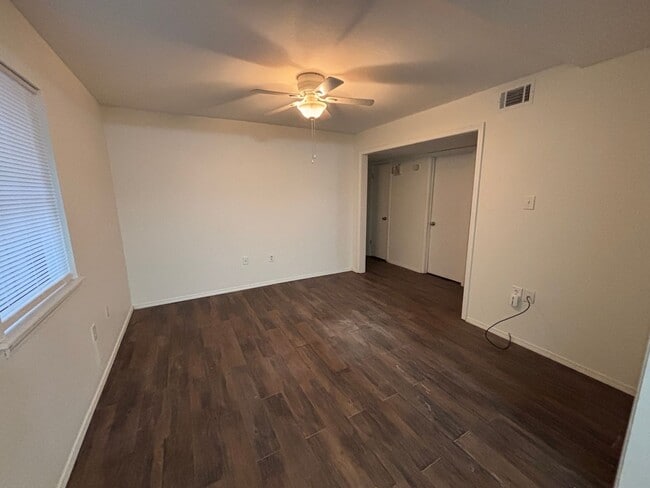 Building Photo - Welcome to this charming 3-bedroom, 2-bathroom home located in the heart of Russellville, AR.