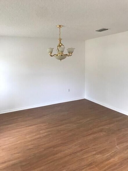 Building Photo - 87045 Kipling Dr