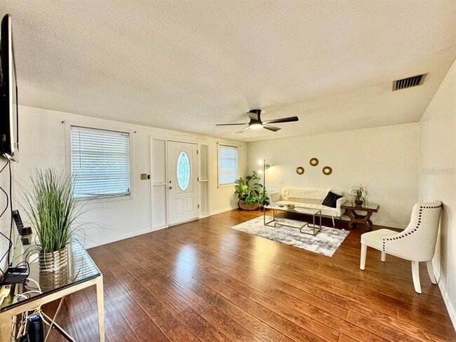 Building Photo - 7514 Spirea Dr