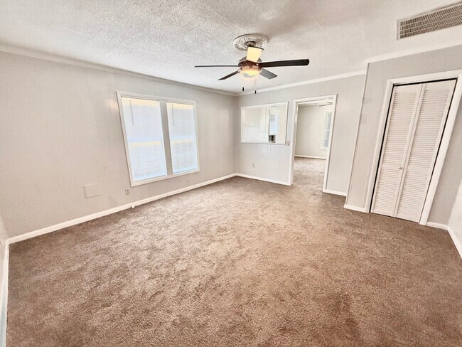 Building Photo - 118 S Tillman St