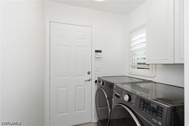 Building Photo - 6988 Burnt Sienna Cir