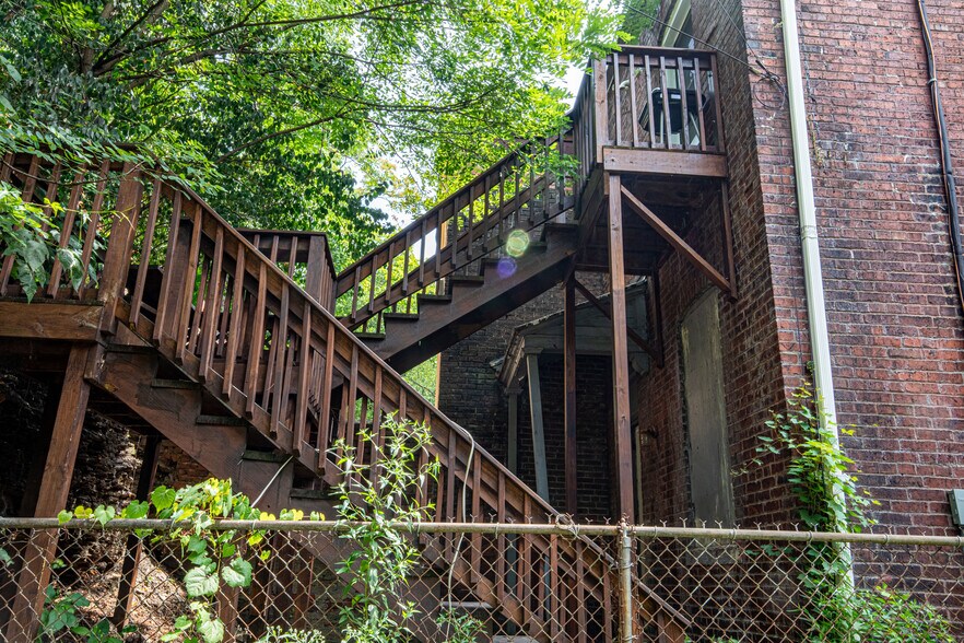 Building Photo - 2325 5th Ave