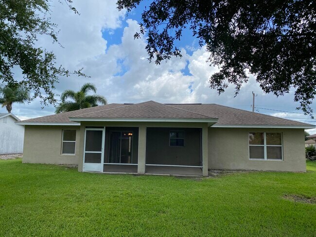 Building Photo - 3557 SW Voyager St