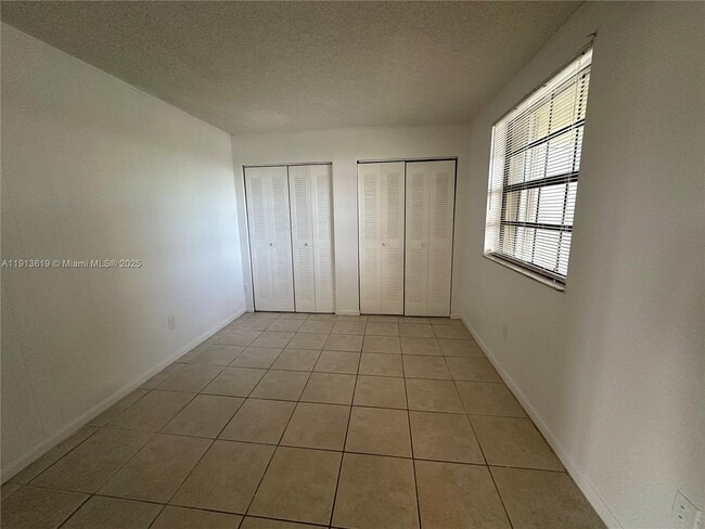 Building Photo - 1400 Jefferson Dr