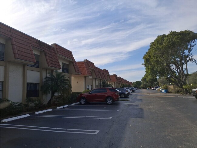 Building Photo - 11122 Royal Palm Blvd