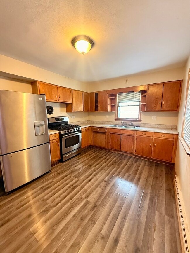 Building Photo - 3 bedroom home