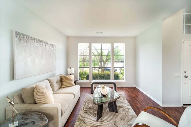 Building Photo - 2813 Ariel Cv