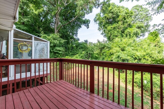 Building Photo - 3 Bedroom Townhouse Near Downtown Durham