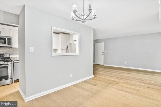 Building Photo - 8001 Chanute Pl