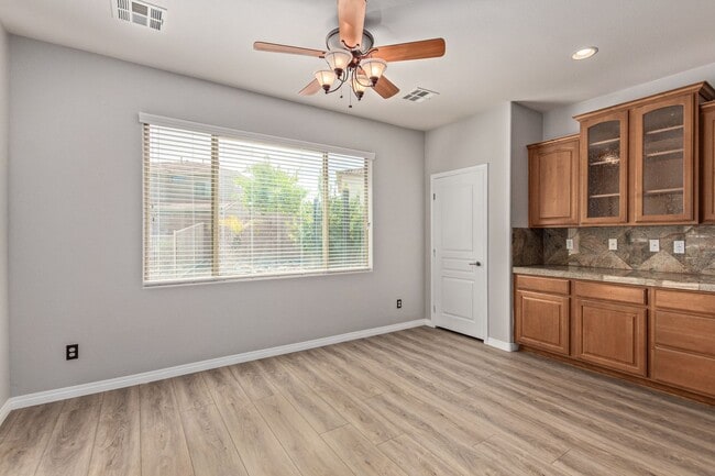 Building Photo - Lovely home in cul-de-sac lot with fenced pool!