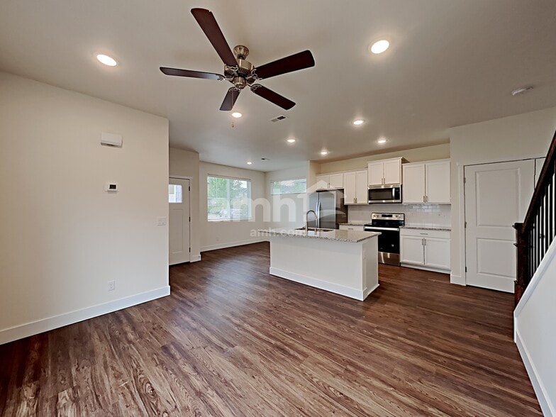 Building Photo - 23379 SE Dogwood St