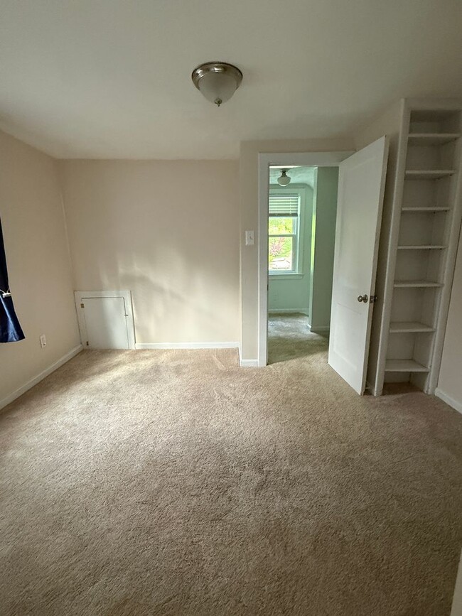 Building Photo - Available Now! 2-bed home in Ft. Thomas with lots to offer!