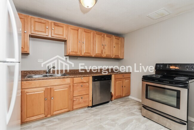 Building Photo - 5013 Tewksebury Dr