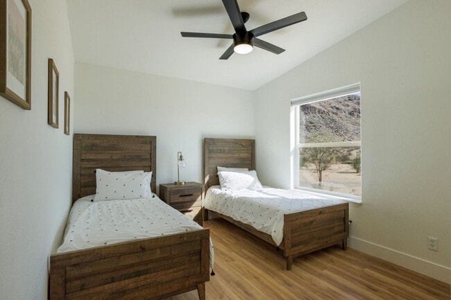 Building Photo - Beautiful 5 Bedroom 4 Bathroom with AMAZING VIEWS!!