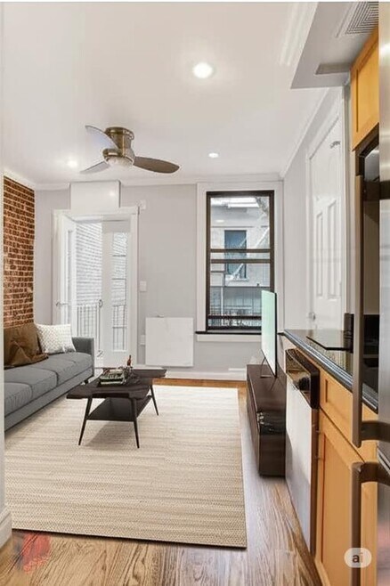 Building Photo - 439 W 50th St