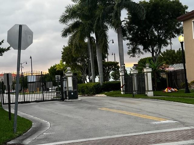 Building Photo - 608 NE 33rd Terrace