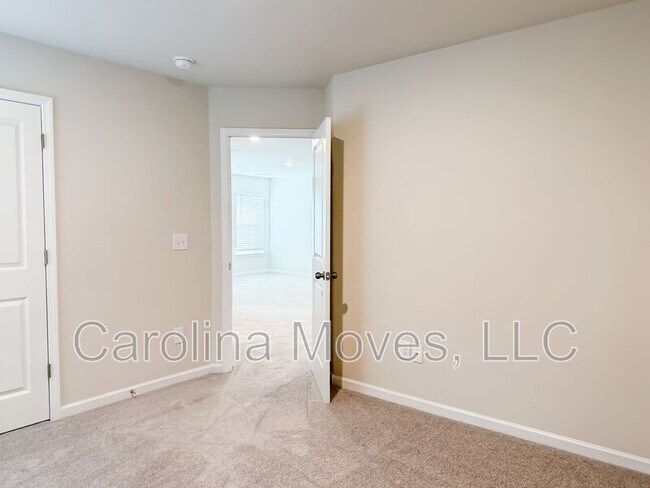 Building Photo - 19 Fennec Dr