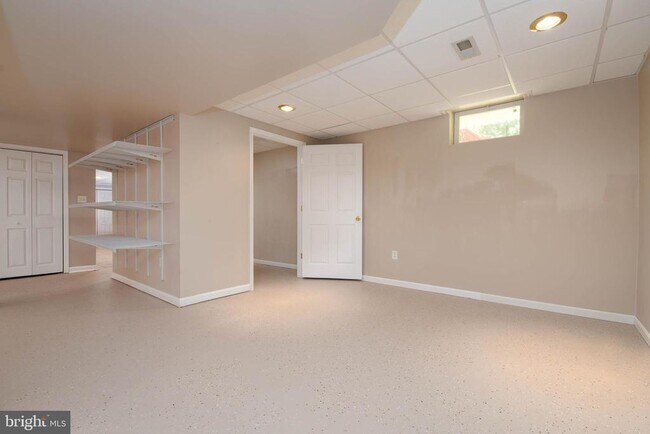 Building Photo - 11 Poplar Grove Ave