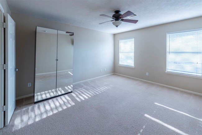 Building Photo - 3818 Houston Lake Dr