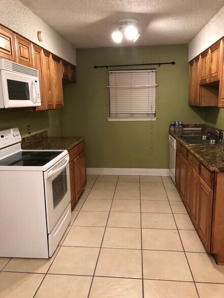 Kitchen - 557 Esplanade St