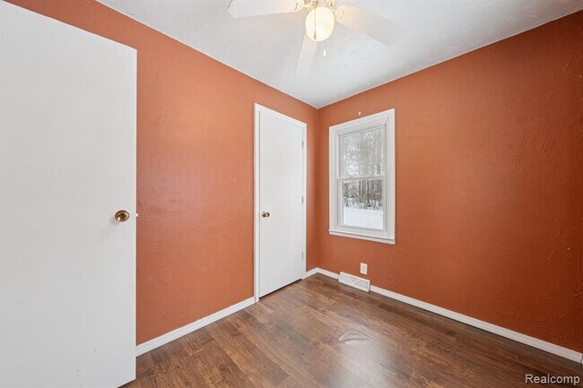 Building Photo - 2266 Newberry Rd