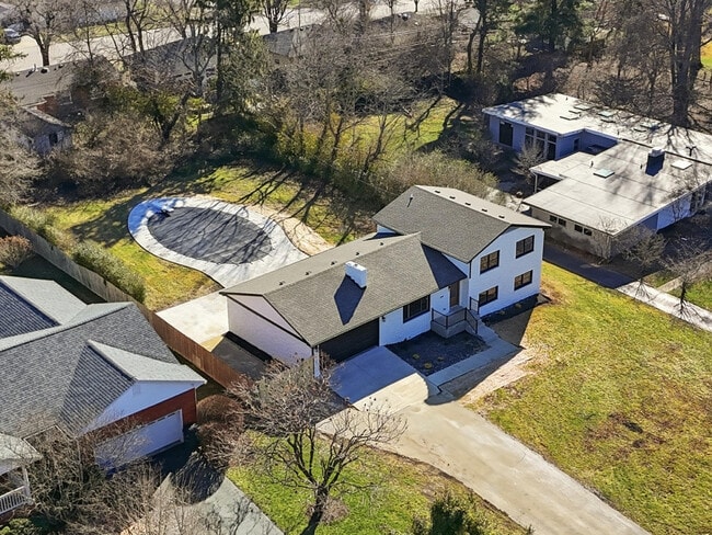 Building Photo - 294 Idle Hour Dr