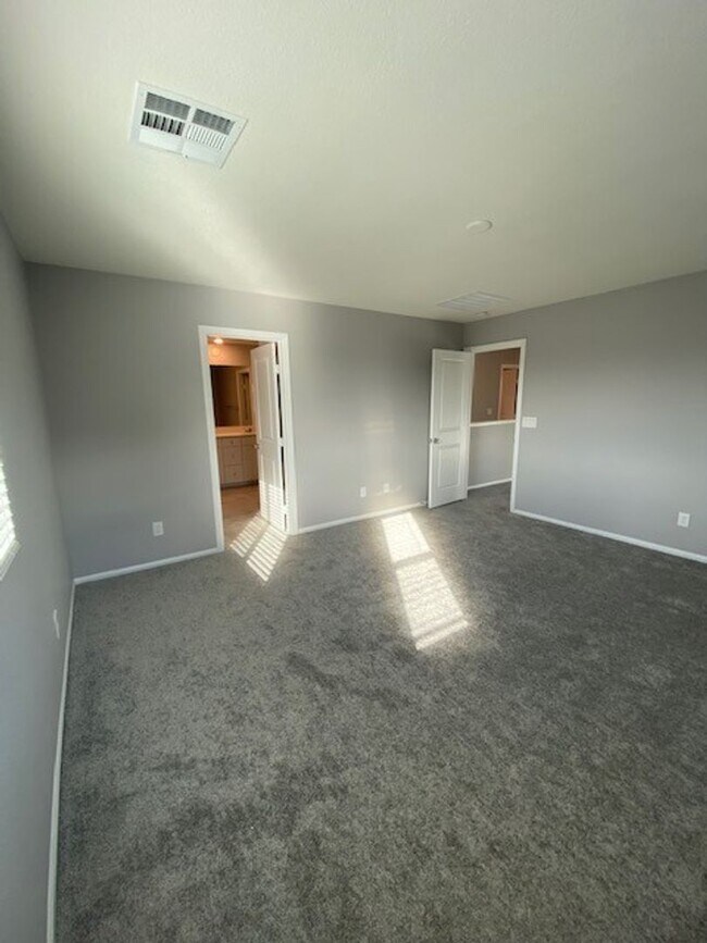 Building Photo - Modern North Las Vegas Townhome with Granite Countertops, Covered Patio & Open-Concept Living
