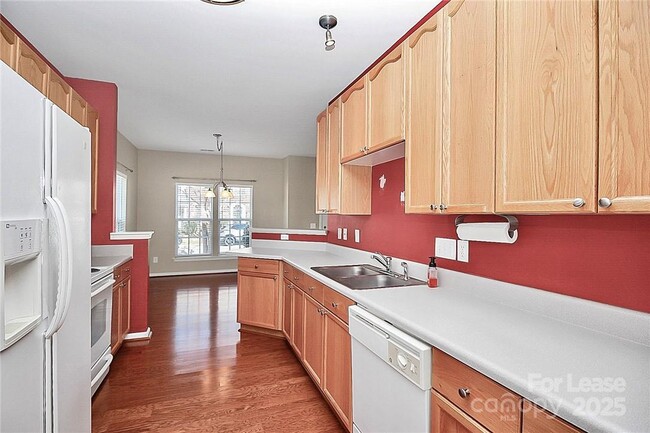 Building Photo - 9563 Glenashley Dr
