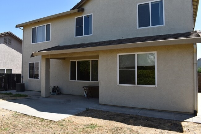 Building Photo - 3587 Sarasota Ave
