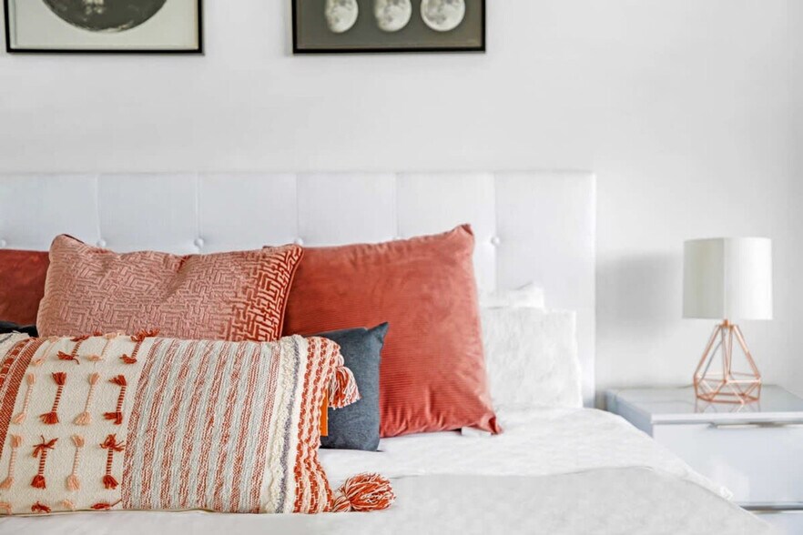 Building Photo - 1717 N Bayshore Dr